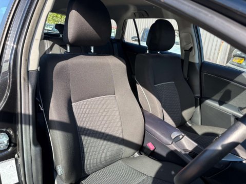 Toyota Avensis 2.0 Avensis Active D-4D 5dr 34