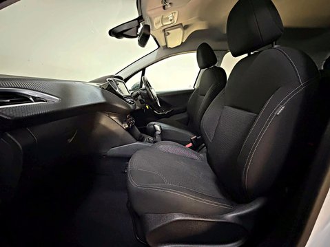 Peugeot 208 ALLURE PURETECH 1.2 19