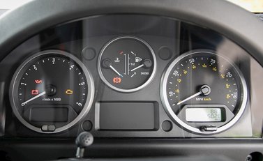 Land Rover Defender 90 TD XS Station Wagon 17