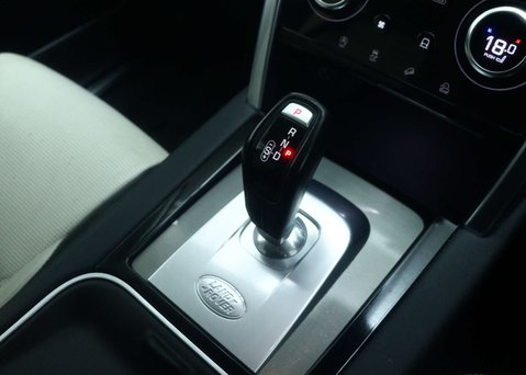 Land Rover Discovery Sport 2.0 P250 MHEV R-Dynamic SE SUV 5dr Petrol Auto 4WD Euro 6 (s/s) (249 ps) 38