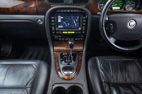 Jaguar XJ 3.0 XJ Sovereign V6 Auto 4dr 22