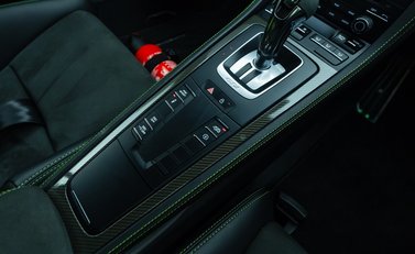 Porsche Cayman GT4 (718) 23