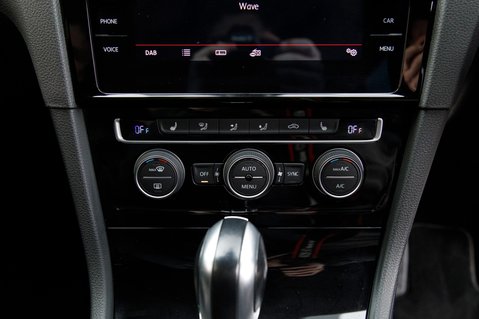 Volkswagen Golf GTI PERFORMANCE TSI DSG 40