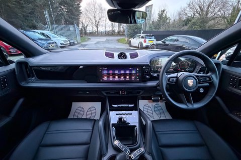 Porsche Cayenne V6 S E-HYBRID BLACK EDITION - PANORAMIC ROOF - AS NEW CONDITION 6