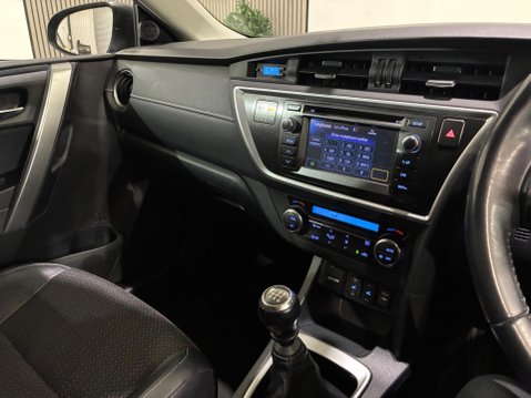 Toyota Auris 1.6 V-Matic Excel Euro 5 5dr 39