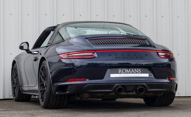 Porsche 911 Targa 4 GTS (991.2) 3