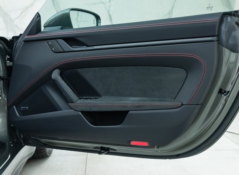 Porsche 911 Targa 4 GTS (992) 24