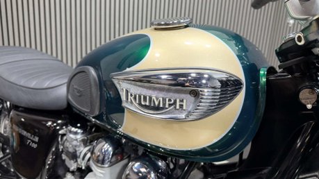 Triumph Bonneville 2004 ONLY 10K STUNNING MODERN CLASSIC NEW MOT 790CC 25