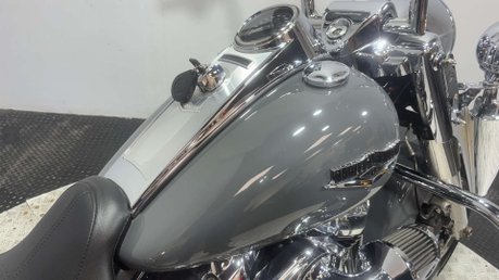 Harley-Davidson Touring 1745 FLHR ROADKING 2017 8K CUSTOM BAGGER MOT 1 OFF BIKE 19
