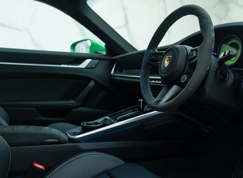 Porsche 911 Turbo S (992) 13