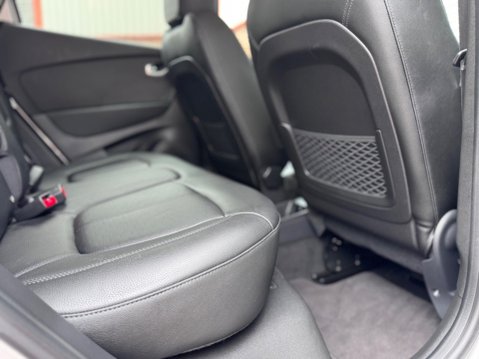 Renault Captur 1.2 TCe ENERGY Signature X Nav SUV 5dr Petrol Manual Euro 6 (s/s) (120 ps) 32