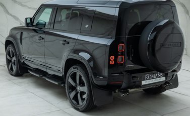 Land Rover Defender 110 V8 Bond Edition 12