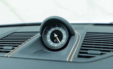 Porsche 911 GT3 TOURING (992) 19