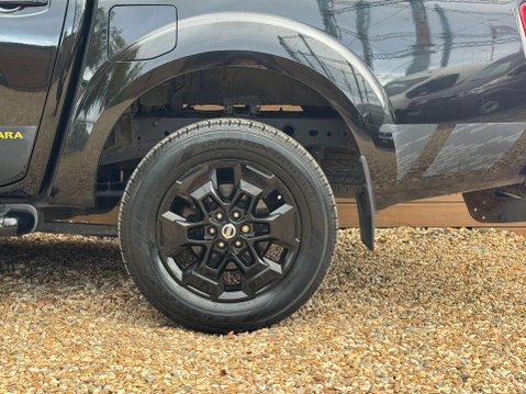 Nissan Navara 2.3 Navara N-Guard dCi 4WD 5dr 19