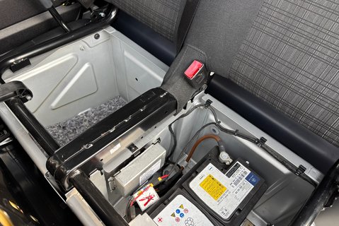 Mercedes-Benz Sprinter 319 V6 Cdi 4x4 5g-Tronic Mwb Hr Panel Van - Air Con - Direct from MOD 16