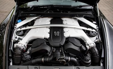 Aston Martin V12 Vantage S 28