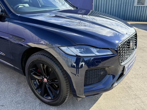 Jaguar F-Pace 2.0 D200 MHEV R-Dynamic Black SUV 5dr Diesel Auto AWD Euro 6 (s/s) (204 ps) 13