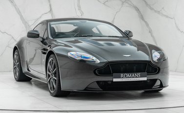 Aston Martin V12 Vantage S 9