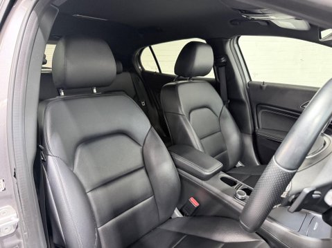 Mercedes-Benz GLA 2.1 GLA220 CDI SE 7G-DCT 4MATIC Euro 6 (s/s) 5dr 11