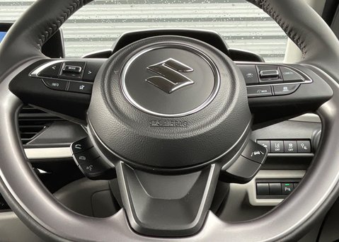Suzuki Swift Motion 1.2 Mild Hybrid 22