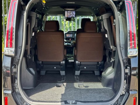 Toyota Noah Hybrid G 23