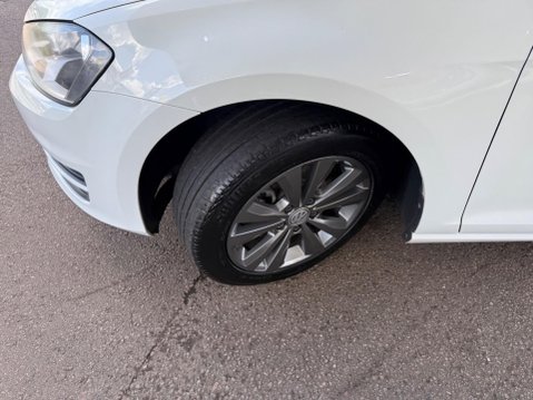 Volkswagen Golf 1.6 TDI BlueMotion Tech SE DSG Euro 5 (s/s) 5dr 29
