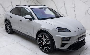 Porsche Macan Turbo Electric 8
