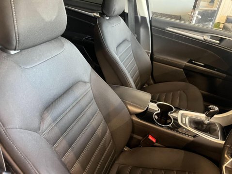 Ford Mondeo 1.6 TDCi ECOnetic Zetec Euro 5 (s/s) 5dr 18