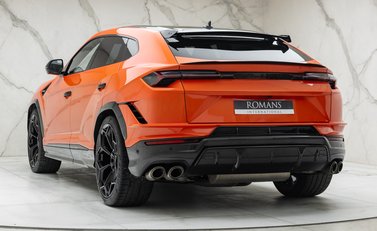 Lamborghini Urus PERFORMANTE 10