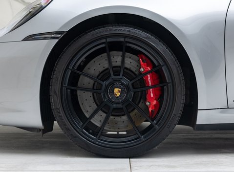 Porsche 911 Targa 4 GTS (992) 40