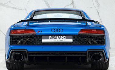 Audi R8 V10 Performance Carbon Black 5