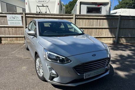 Ford Focus TITANIUM 1.0T EcoBoost 5dr
