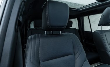 Toyota Land Cruiser Invincible 15