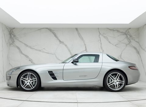 Mercedes-Benz SLS AMG 2