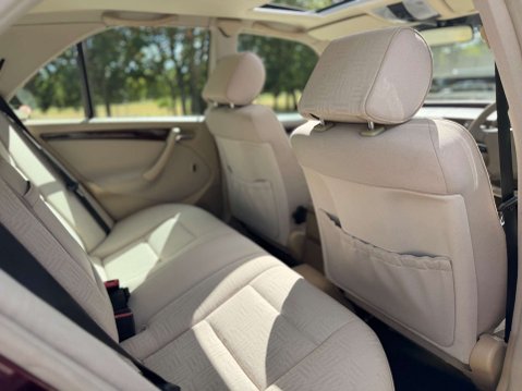 Mercedes-Benz C Class 2.0 C200 Elegance Auto 4dr 8