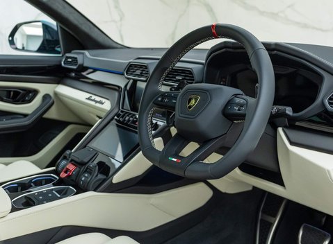 Lamborghini Urus S 8