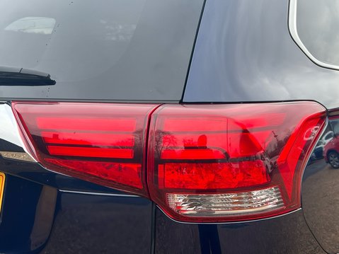 Mitsubishi Outlander DI-D 4 19