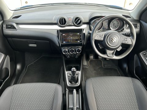 Suzuki Swift SZ5 DUALJET ALLGRIP MHEV 10