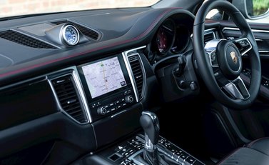 Porsche Macan GTS 16