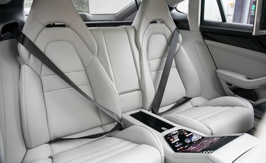 Porsche Panamera Turbo S E-Hybrid 13