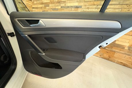 Volkswagen Golf e-Golf Hatchback 5dr Electric Auto (115 ps) 41