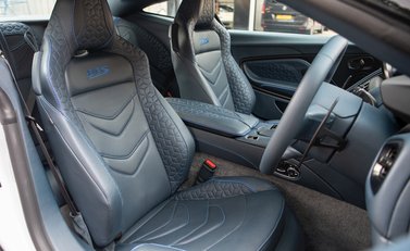 Aston Martin DBS Superleggera 12