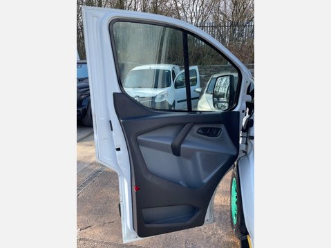 Ford Transit Custom 2.2 TDCi 290 Panel Van 5dr Diesel Manual L1 H2 (186 g/km, 123 bhp) 32