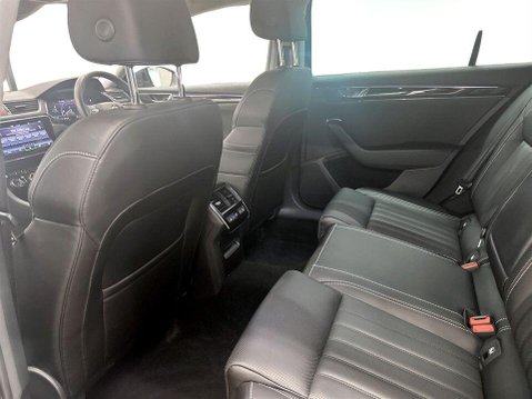 Skoda Superb 2.0 TDI Laurin & Klement Estate 5dr Diesel DSG Euro 6 (s/s) (200 ps) Air Co 20