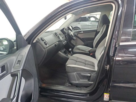 Volkswagen Tiguan 2.0 Tiguan Sport TDI 4Motion 140 Auto 4WD 5dr 23