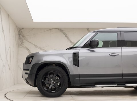 Land Rover Defender 110 HSE P300 32