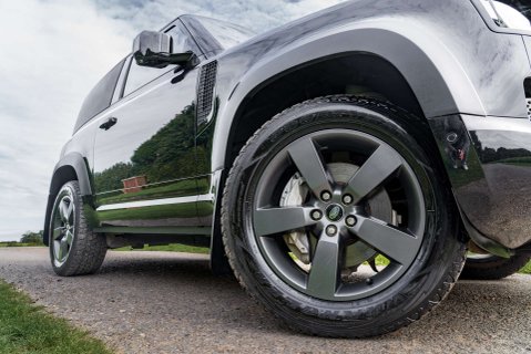 Land Rover Defender D300 X-Dynamic HSE Hard Top 6