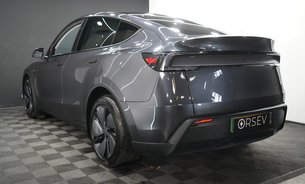 Tesla Model Y RWD Standard Range GROK AI Rear Screen Heated & Vented Seats VATQ 3