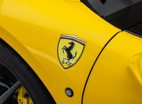 Ferrari F8 SPIDER 52