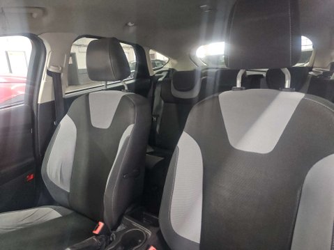Ford Focus 1.6 Focus Zetec 105 5dr 26